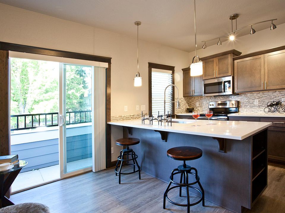 2BR, 2.5BA -744 SF