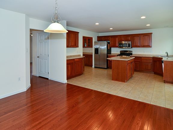 4th image of 167 Kensington Dr