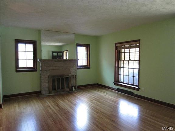 3rd image of 5747 Gresham St