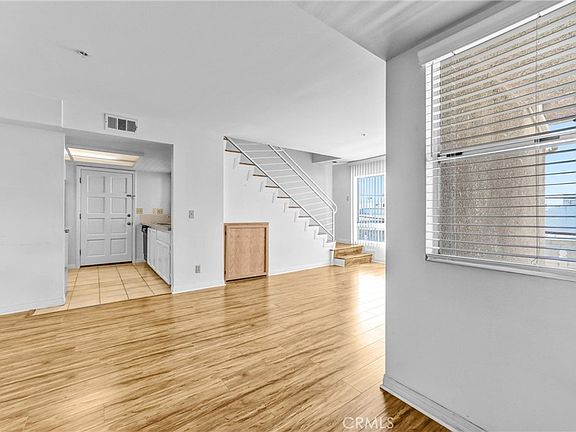 4th image of 116 W Maple St Unit 33