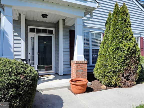 5th image of 242 Williamsburg Cir
