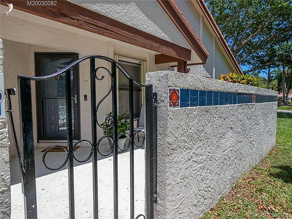 3rd image of 6131 SE Martinique Dr APT 104