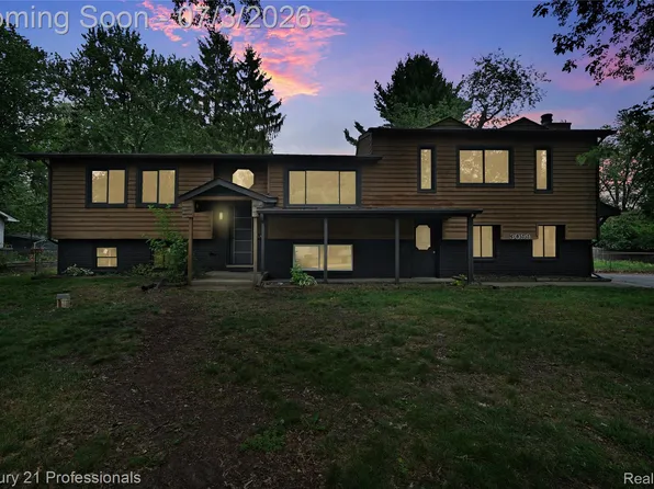3099 Chenoa St, Commerce Township, MI 48382