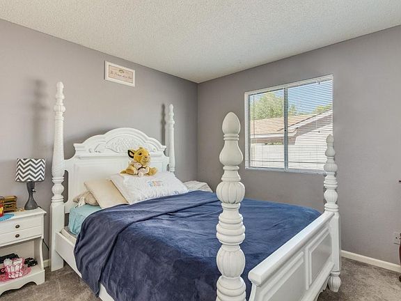 3rd image of 1425 N Macdonald