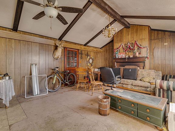 5th image of 118 Maple St