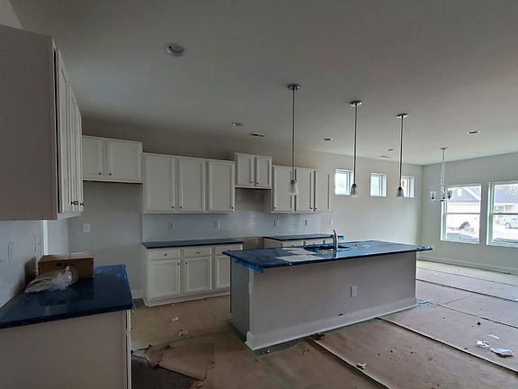3rd image of 1604 Carmelina Dr SE