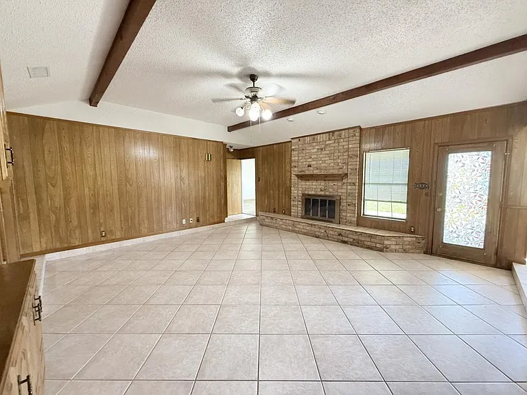 2315 E Highway 190 — Photo 8