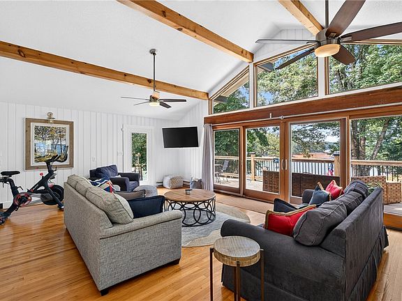 5th image of 229 Joann Cir