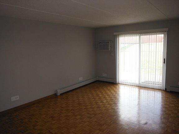 3rd image of 5134 N Cumberland Ave APT 106