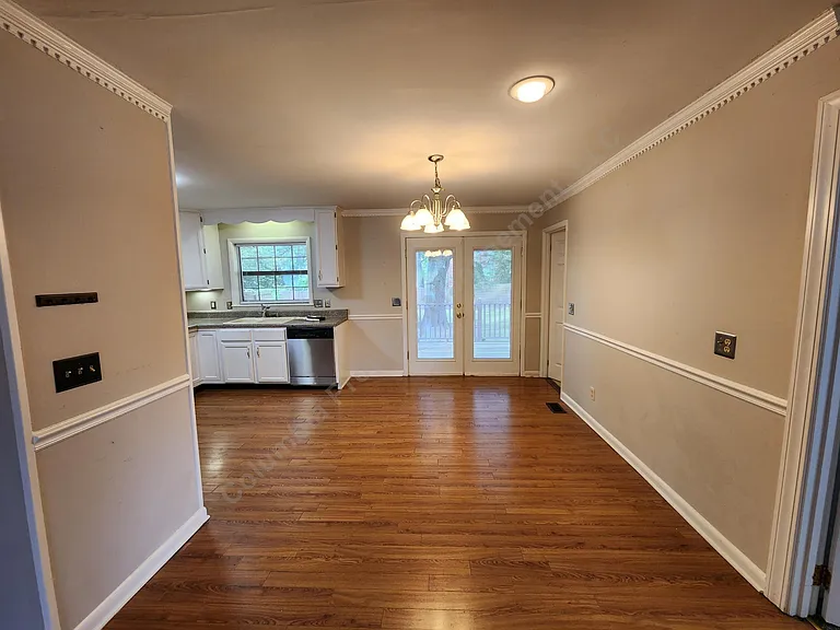 2751 Maple St — Photo 6