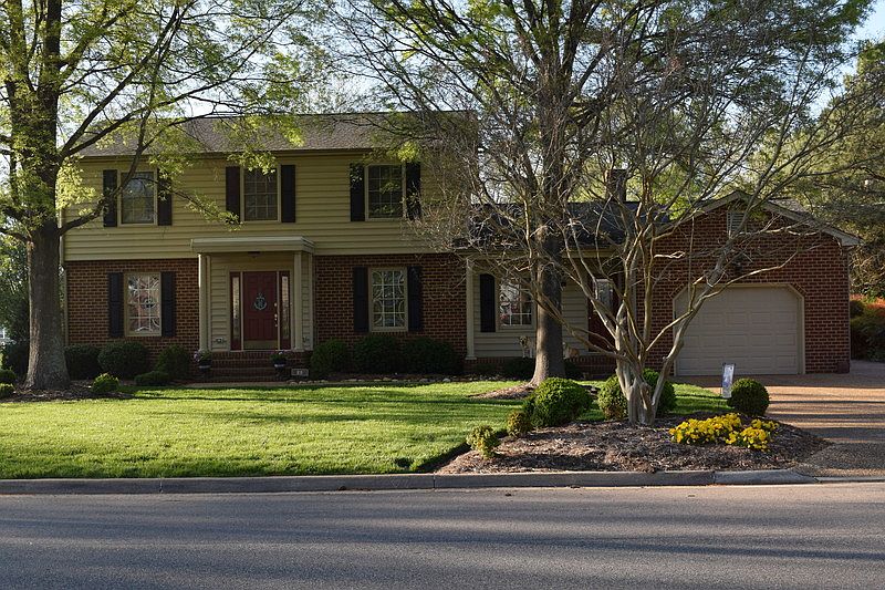 1st image of 6 Freemoor Dr