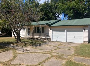619 Locust St, Chetopa, KS 67336