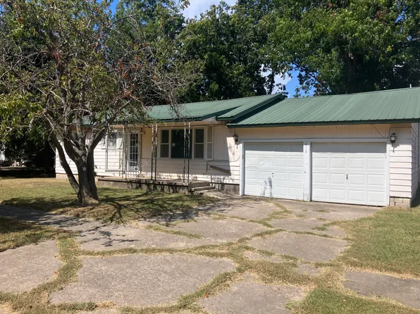 619 Locust Street, Chetopa, KS 67336