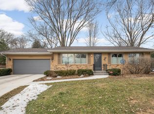 10042 Irwin Cir, Bloomington, MN 55437