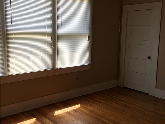 4th image of 266 E Mark St