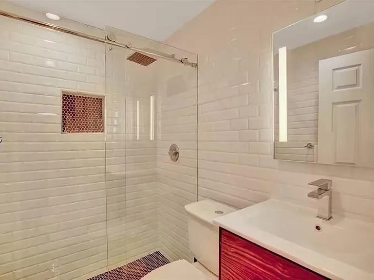 174 NE 47th St #202 — Photo 11