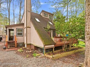 2219 Maple Leaf Ct, Pocono Lake, PA 18347