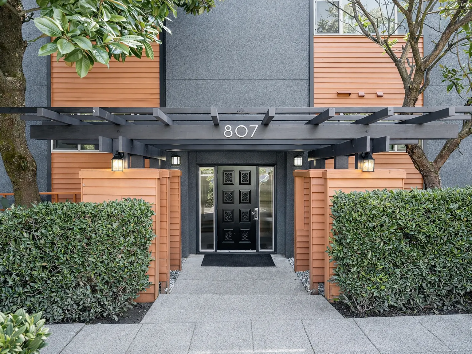 Carmel Apartments — Photo 1