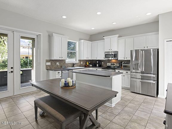 3rd image of 941 CANDLEBARK Drive