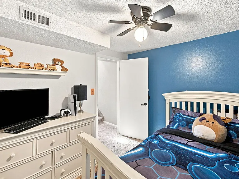 702 Squire St — Photo 19