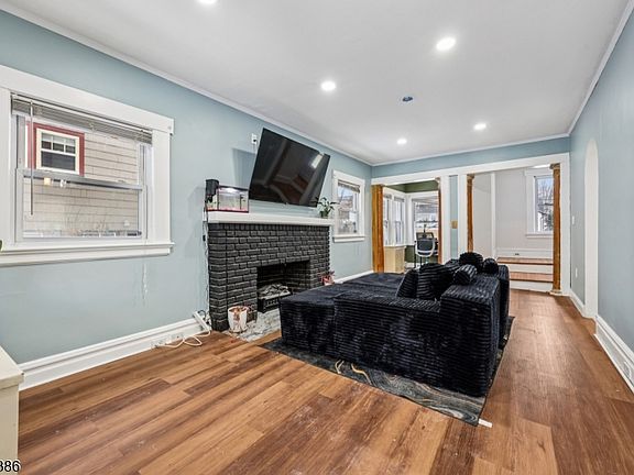 3rd image of 48 Laurel Ave