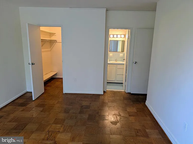 10401 Grosvenor Pl #310 — Photo 18