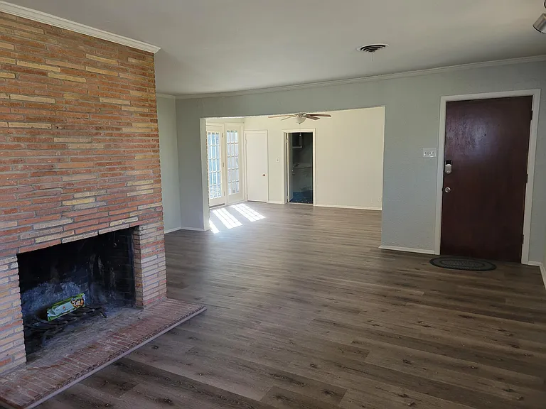 10208 Lake Gardens Dr — Photo 3