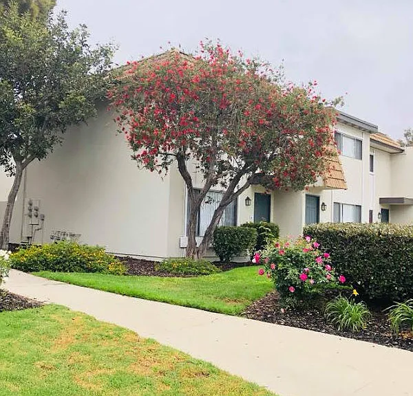 4840 S Rose Ave — Photo 3