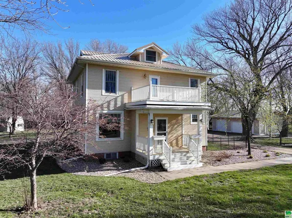 3910 E Main St, Vermillion, SD 57069