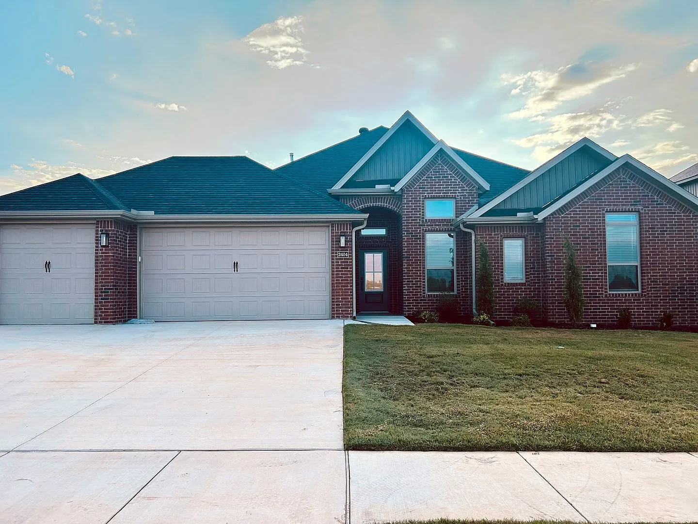 Modern New Build - Availalble Now — Photo 1