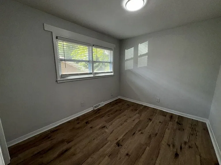 602 Camrose Dr — Photo 7