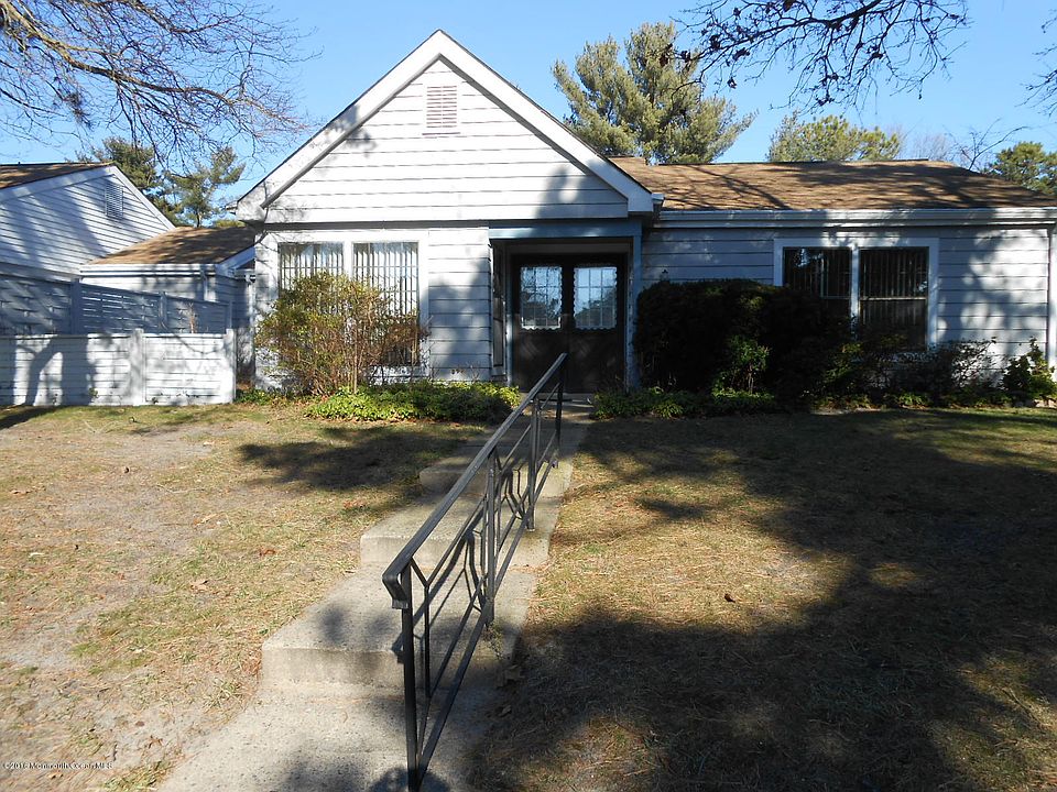 1st image of 520 Cheshire Court #B