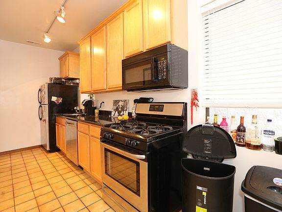 4th image of 2512 N Southport Ave APT 1F