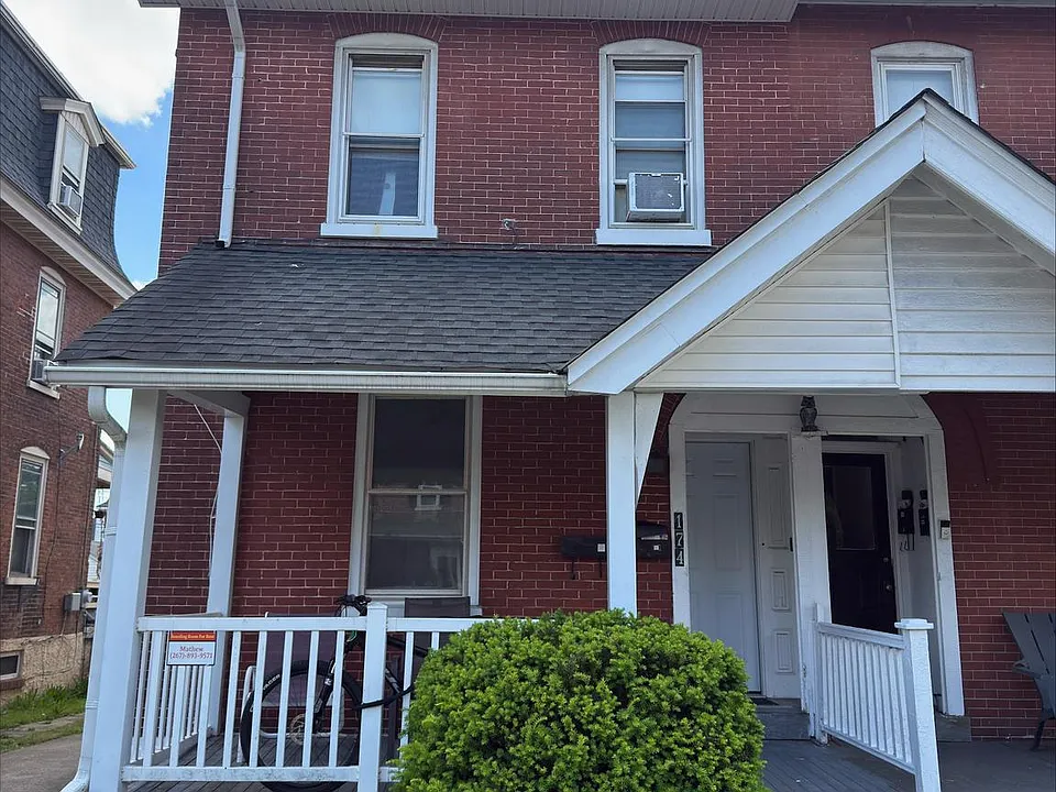 174 E Main St