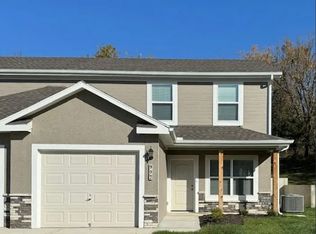 907 Pampas Cir, Pleasant Hill, MO 64080