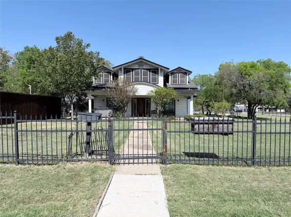 1902 Fort Worth St, Grand Prairie, TX 75050