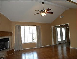 3rd image of 50 W Northaven St