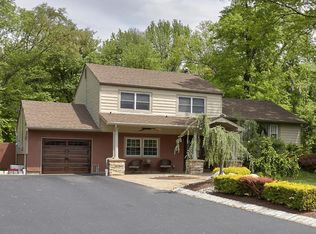 14 Oxford Rd, Manalapan, NJ 07726