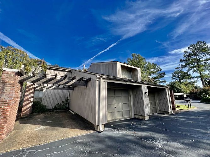 1st image of 4766 Eagle Crest Dr