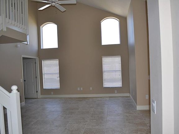 5th image of 8529 Carriage Pointe Dr