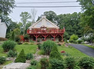 171 N Lake Dr, Dingmans Ferry, PA 18328