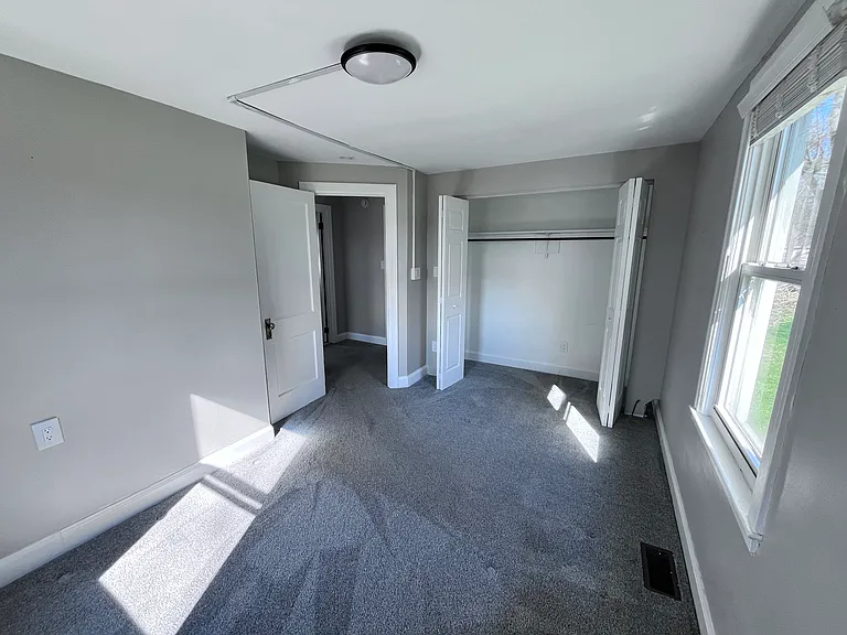 85 Royal Pkwy W — Photo 23