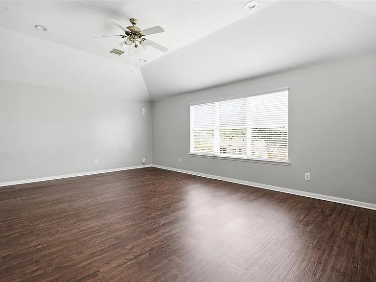 2605 Los Alamos Cir — Photo 17