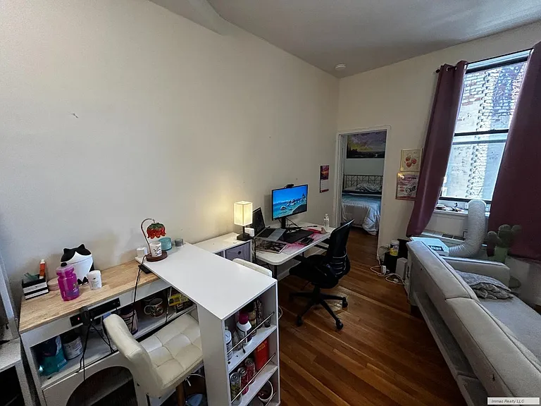 2020 Broadway #7A — Photo 15