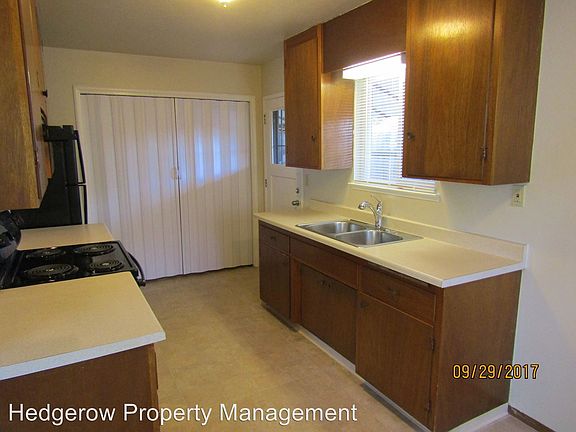 3rd image of 2833 Sonoma St