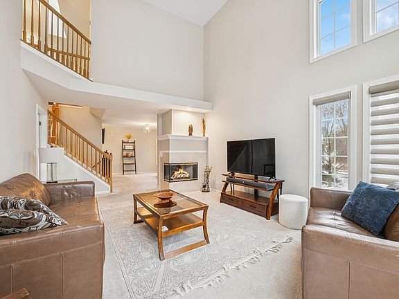 4th image of 1053 N Glenview Ct