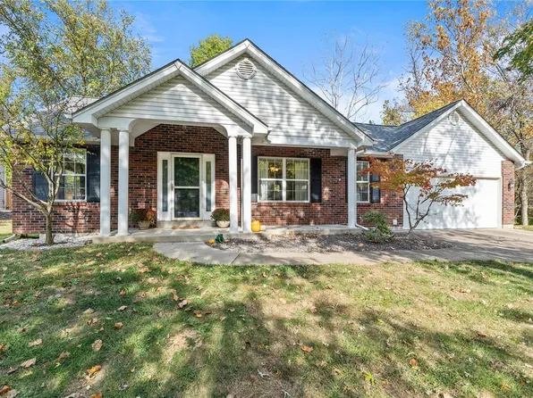 3205 Country Knoll Dr, Saint Charles, MO 63303