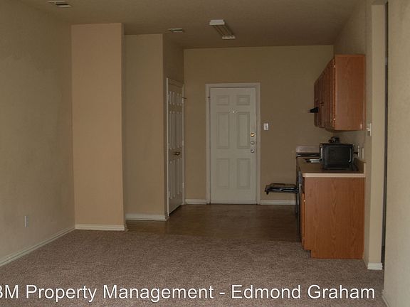 3rd image of 1707 N Kaufman St #A