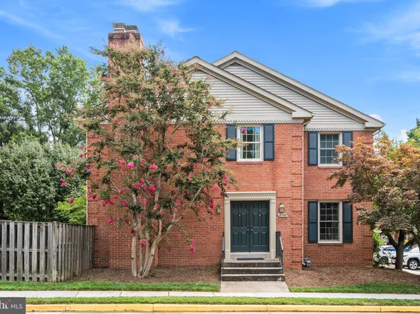 2738 Carter Farm Ct, Alexandria, VA 22306