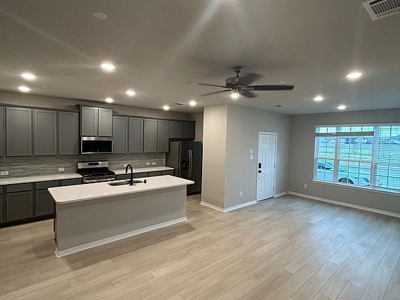 4th image of 8047 Scanlan Trce #8047